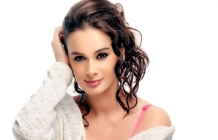 Evelyn Sharma