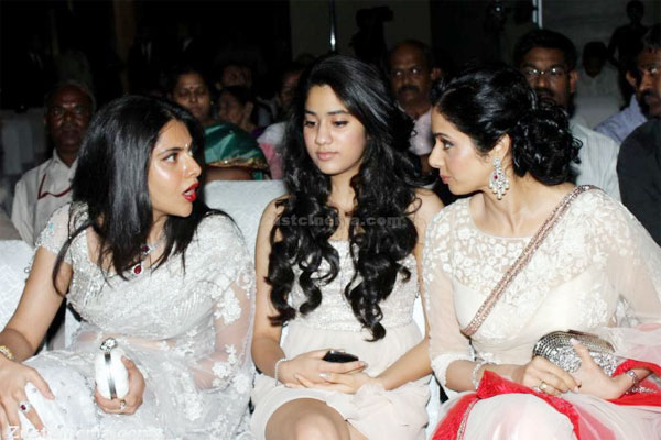 Sridevi with daughter Jhanvi at a show of wedding