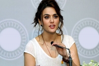 Preety zinta fires on media for asking questions about ness wadia case