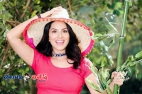 Sunny leone photos in agricultural lands