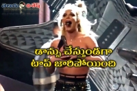 Britney spears suffers wardrobe malfunction