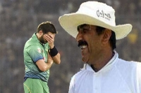Shame on you javed miandad lashes out at afridi for india love
