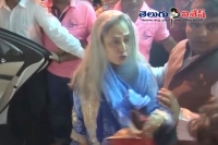 Jaya bachchan lashes on fan at ganpati pandal