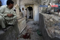 100 killed in bombing at shahbaz qalandar shrine