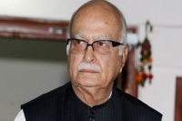 Advani not to hoist flag at his residence on i day