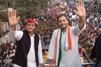 Victory songs loud cheers at rahul akhilesh s first joint campaign