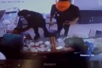 Uttar pradesh robbery at gunpoint in jewellery store of allahabad