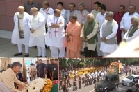 Political leaders celebrities in queue for atal bihari vajpayee s final look