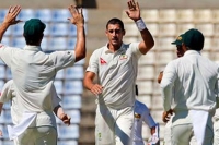 Starc snares six in sizzling test return