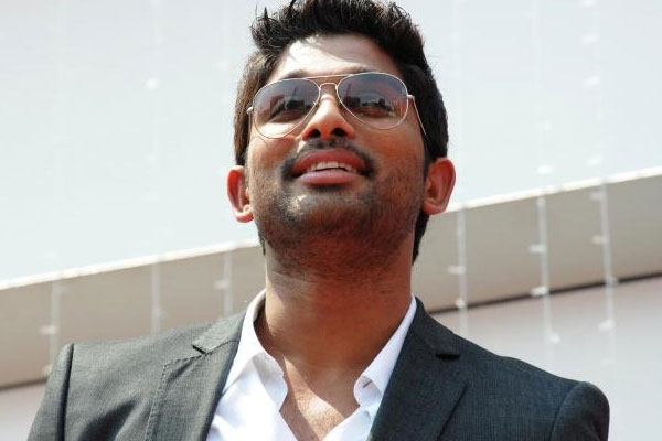 Tollywood Hero Allu Arjun to open Joyalukkas showroom.gif