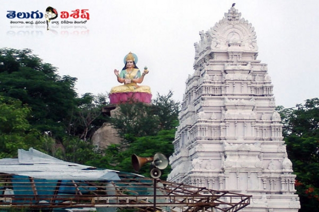 వాల్మీకి మహర్షి ప్రతిష్టించిన సరస్వతీ దేవి ఆలయం