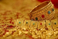 Gold prices plunge to 1 year low low