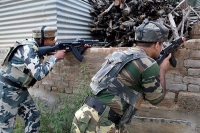 Encounter between terrorists and army jawans in baramulla