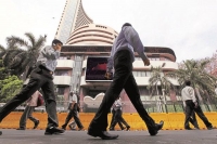 Sensex closes up 155 points ahead of december f o expiry