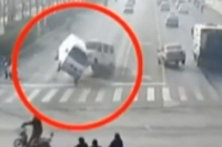 Bizarre moment vehicles levitate inexplicably as they drive over busy crossroads