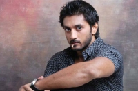 Police officers attack sandalwood actor chetan at midnight
