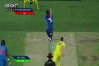 Ms dhoni wrongly given out in a controversial manner at sydney