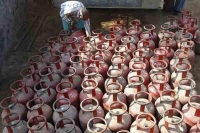 Subsidised lpg price cut by rs 6 5 non subsidised by rs 133
