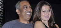 Bollywood actor vindu dara singh with wife dina umarova