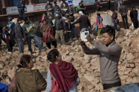 On major earth quake in nepal some persons forgot humanity