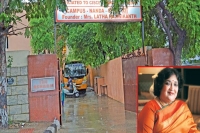 Latha rajinikanth school locked by landlord for rental due disputes