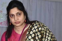 Murali mohan daughter in law maganti roopa injured in road accident