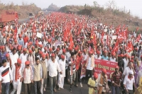 Maha kisan leaders say no compromise fadnavis feels positive about demands