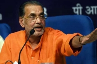 Eggs hurled at agriculture minister radha mohan singh s car in odisha