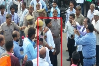Shoe hurled at rahul during up roadshow