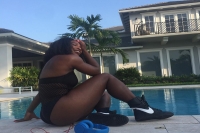 Serena williams deletes photoshopped picture after fan backlash