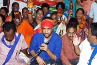 Bjp activists protest before hero shivaji