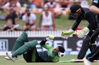 Shoaib malik shows delayed concussion signs after head blow