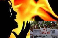 Up girl set ablaze for resisting molestation