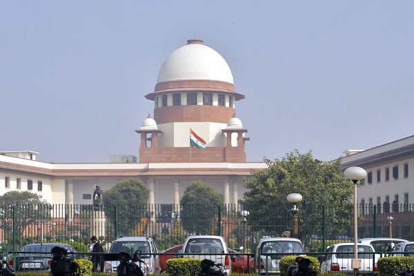 Chhattisgarh lawyer attempted to commit suicide in the supreme court premises