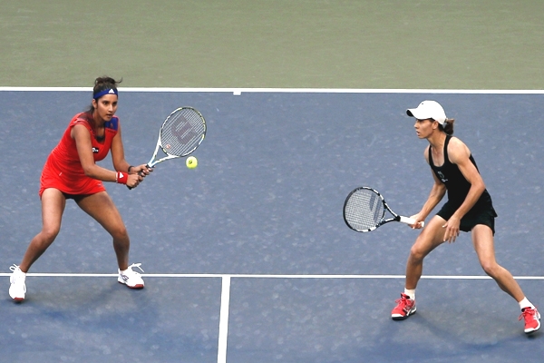 Sania mirza carla black doubles enters semi finals wta finals tournament