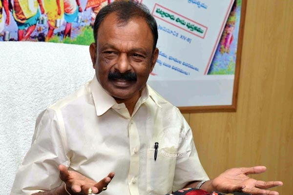 Giving ntr name to domestic terminal is insult to him says raghuveera reddy