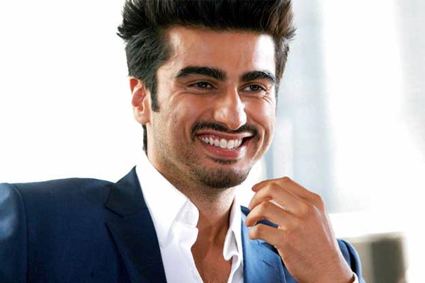 Arjun kapoor comments on mobile phone