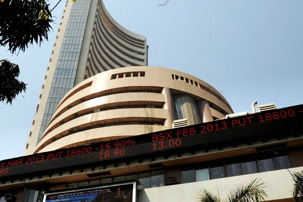 Sensex dips below 27k level down 362 points on fund sell off