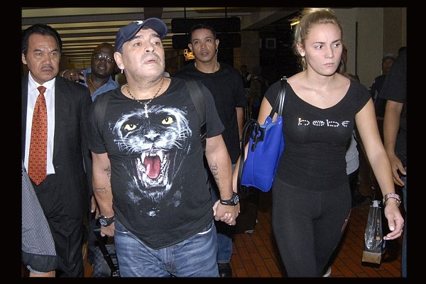 Maradona accuses ex of theft