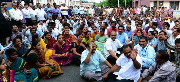 Secretariat employees backward rally