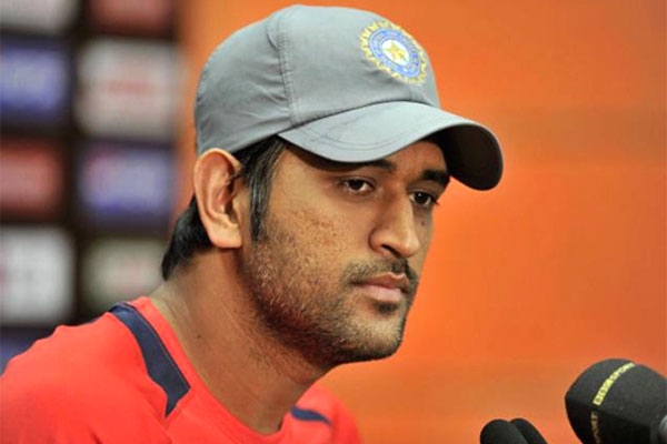 Tributes flood in for dhoni s retirement from test cricket