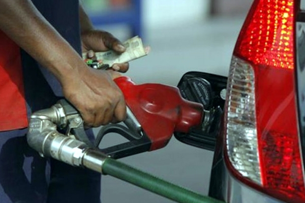 Indian oil companies to reduce the price of petrol