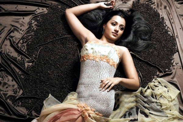 Trisha demanding high remuneration for queen telugu remake movie and loses the offer
