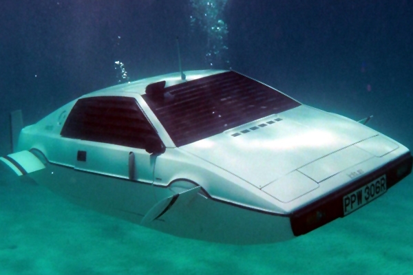 James bond s lotus esprit s1 submarine car is being auctioned on ebay for one million dollars