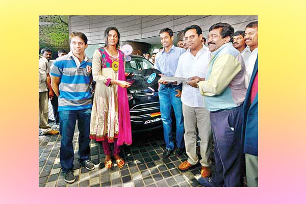 Telangana government gifted cars to badminton stars parupalli kashyap and sindhu