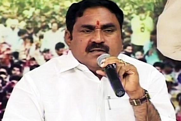 Tdp minister errabelli dayakar rao controversial comments on trs party ministers