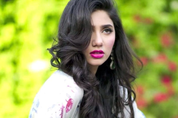 Pakistan actress mahira hafeez khan denies the rumour bollywood movie offer with ranveer singh