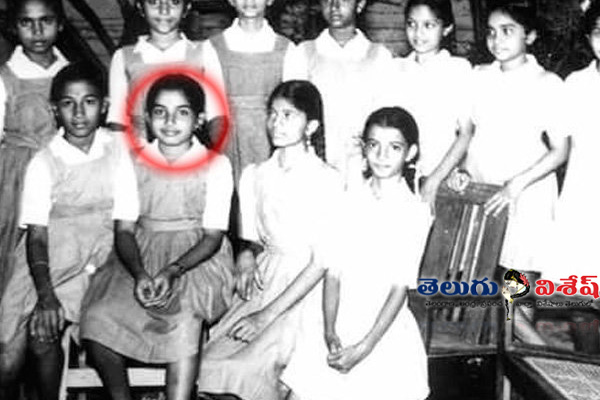 Jayalalithaa schooling photo