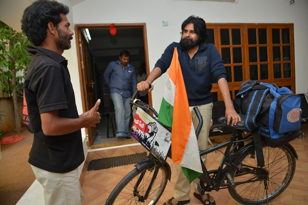 Pawan Kalyan meets his west bengal fan-03