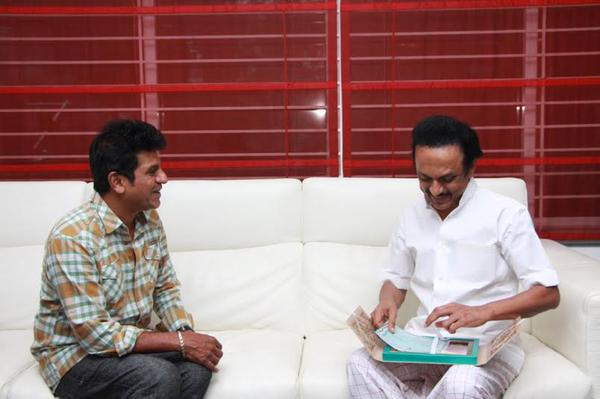 Shivaraj Kumar Invites to his Daughter Nirupama Wedding-04